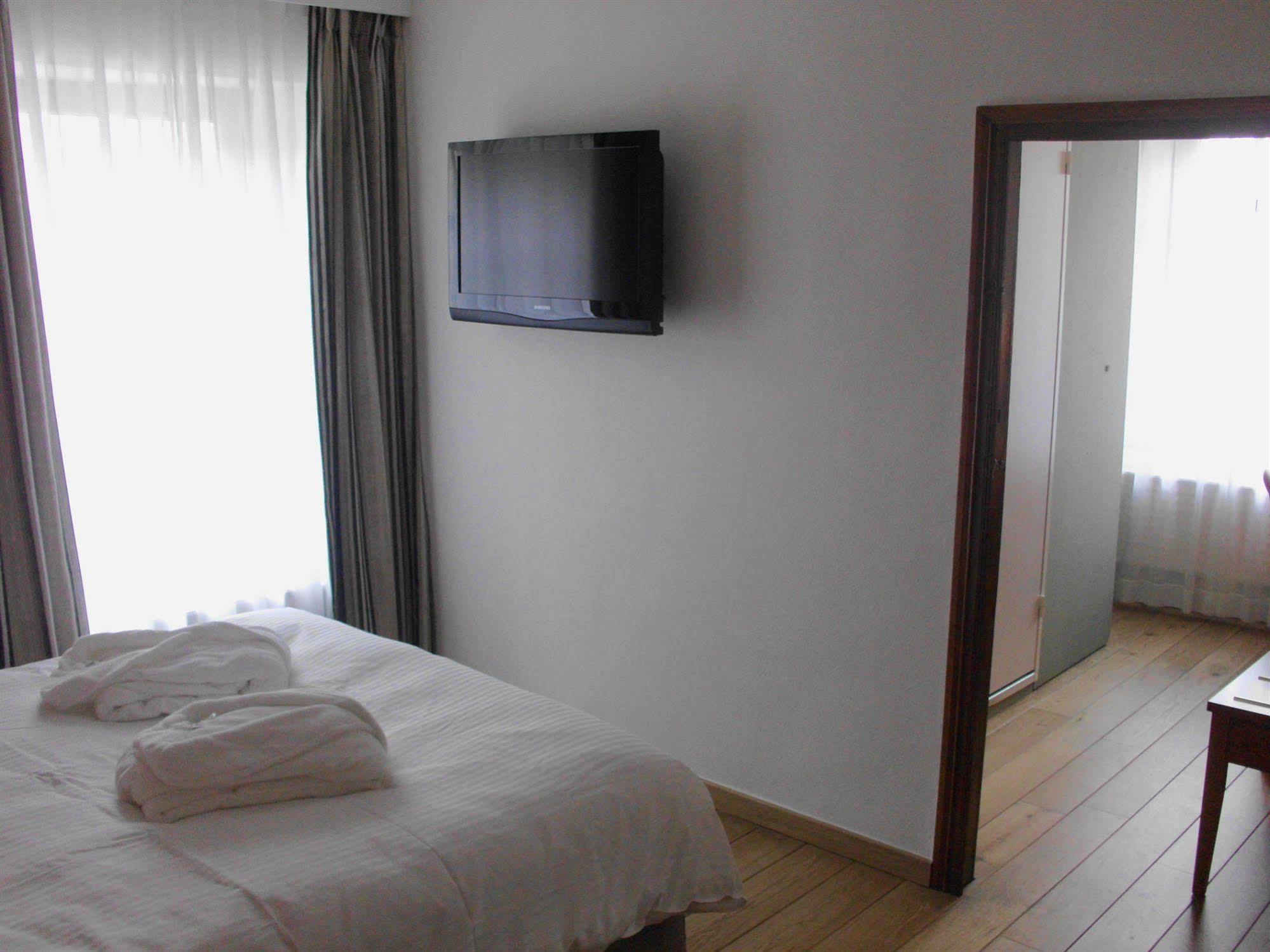 Hotel Le Fournil Redu Ngoại thất bức ảnh