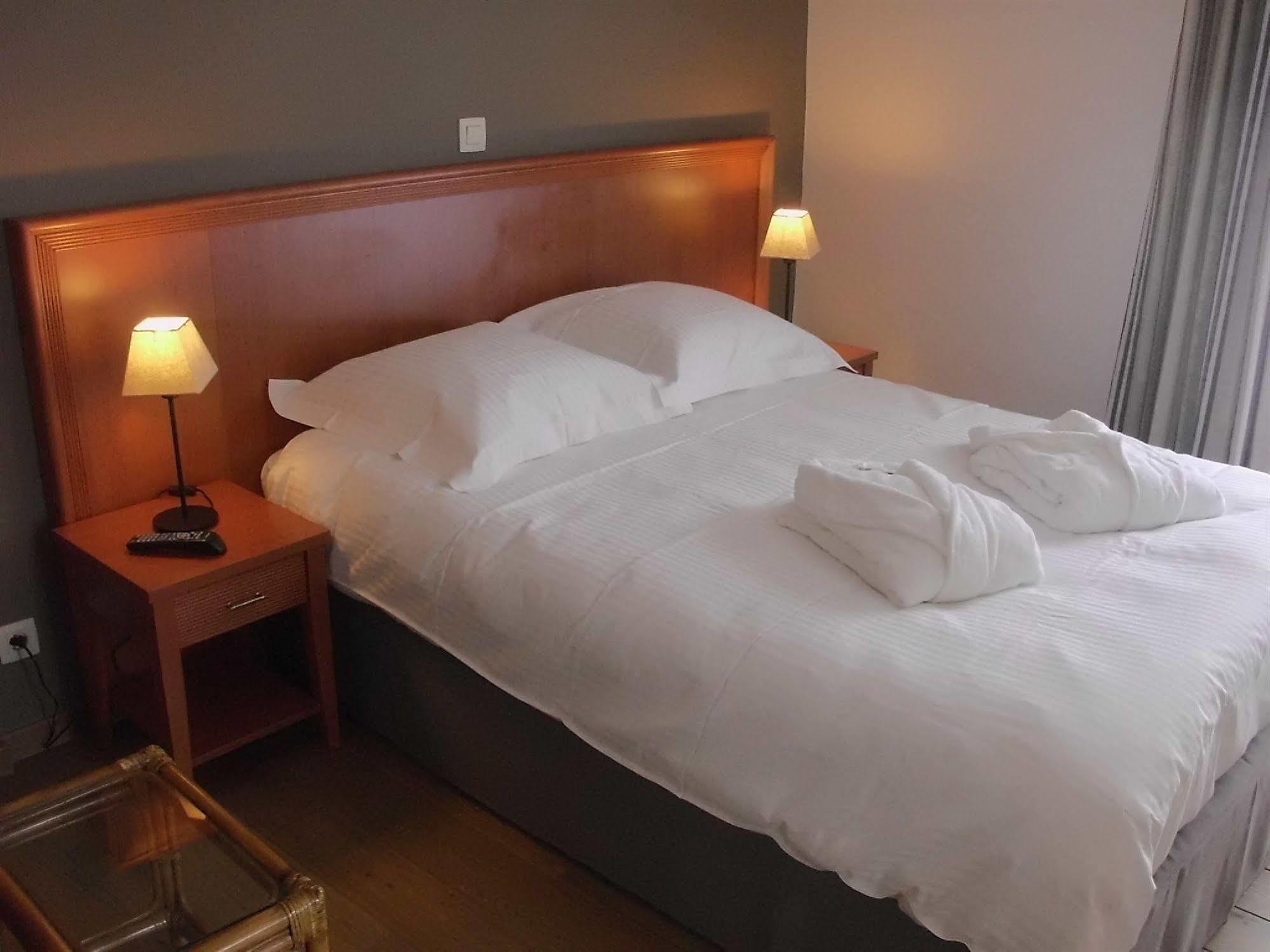 Hotel Le Fournil Redu Ngoại thất bức ảnh